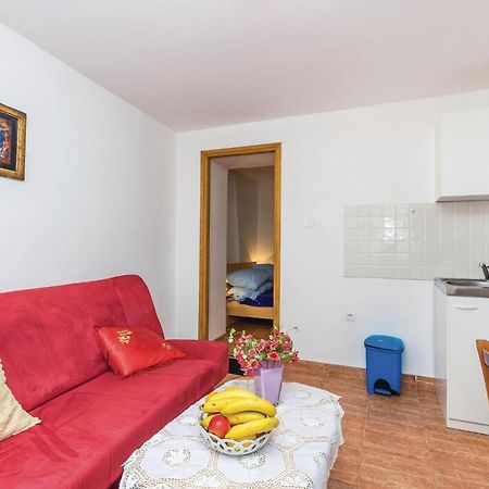 1 Bedroom Nice Apartment In Senj Сень Экстерьер фото