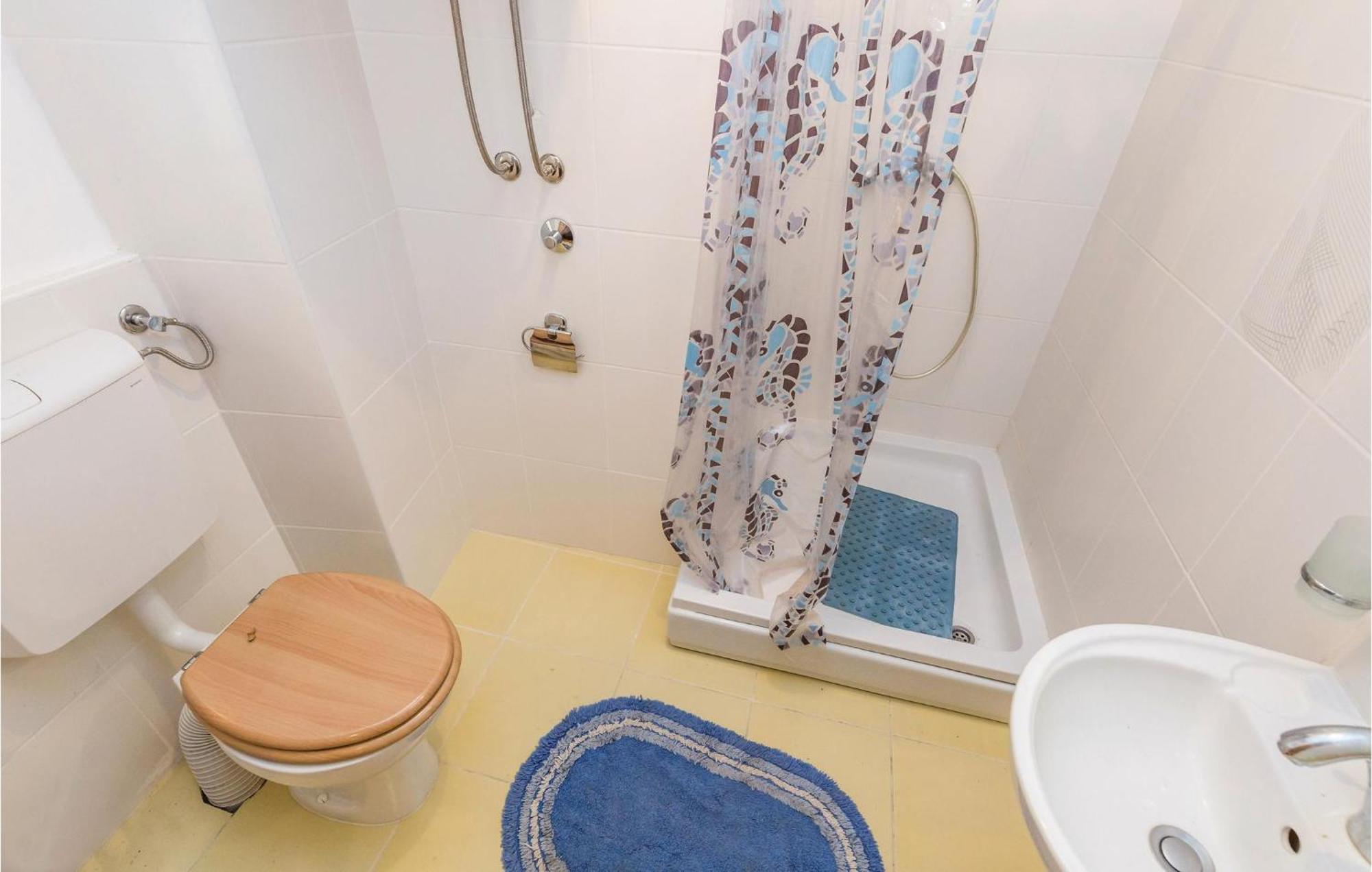 1 Bedroom Nice Apartment In Senj Сень Экстерьер фото