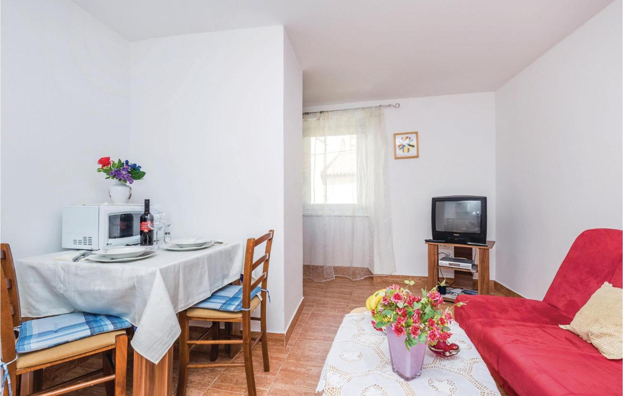1 Bedroom Nice Apartment In Senj Сень Экстерьер фото