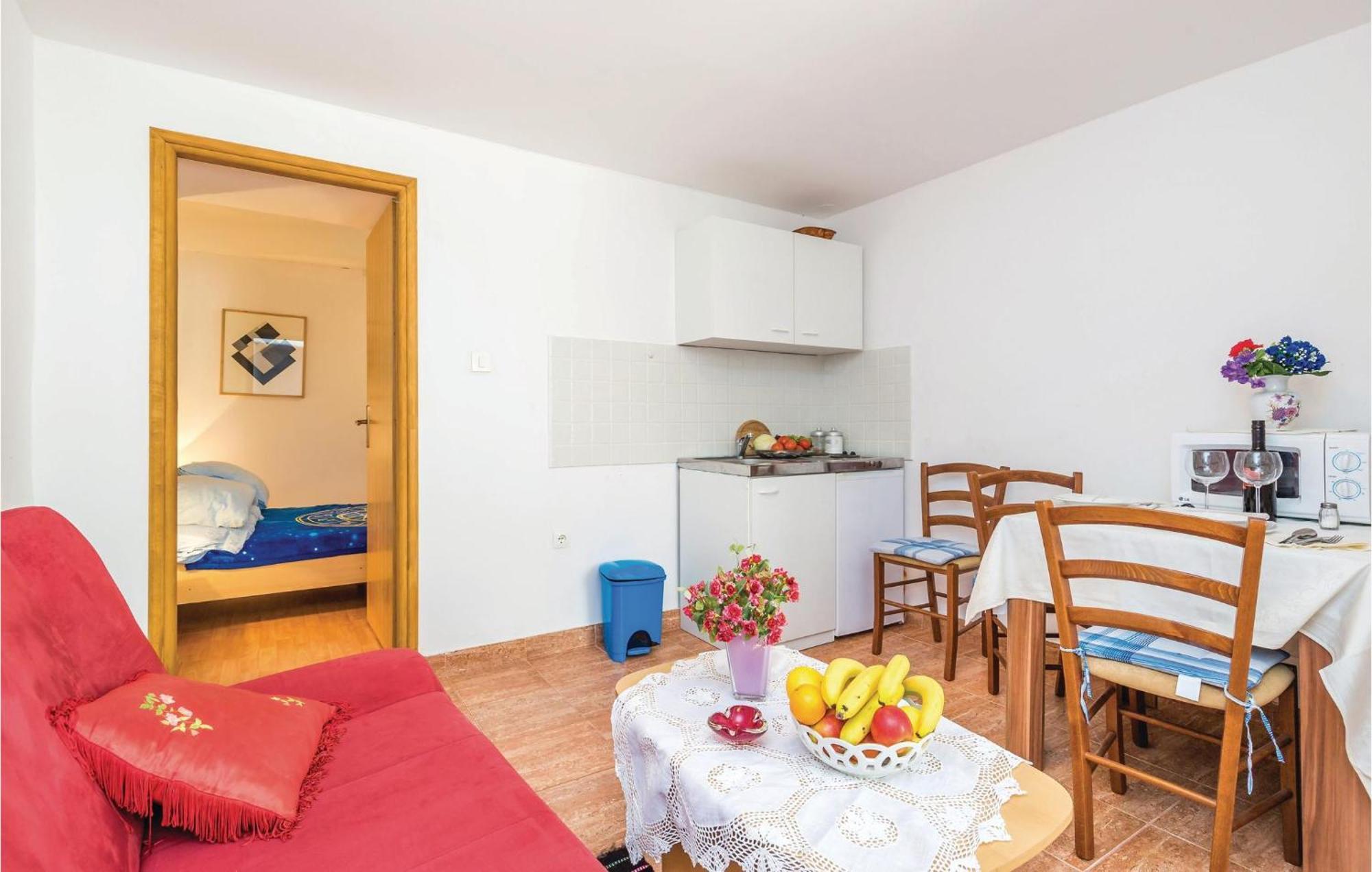1 Bedroom Nice Apartment In Senj Сень Экстерьер фото