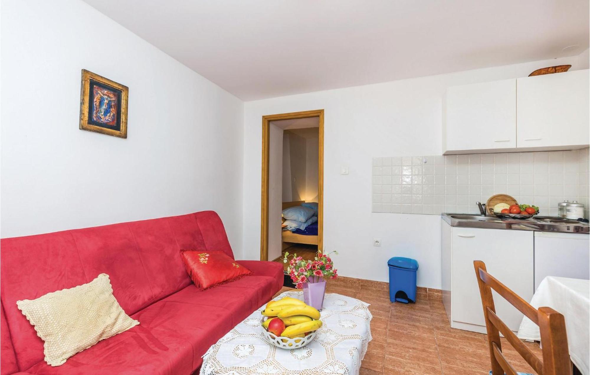 1 Bedroom Nice Apartment In Senj Сень Экстерьер фото